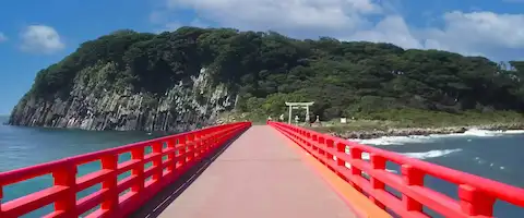 神の宿る島 雄島と結ぶ朱塗りの橋